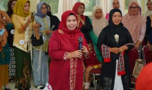 Ketua Tim Penggerak PKK Kota Tidore Kepulauan Hj. Rahmawati Muhammad Sinen didampingi Ketua I TP PKK Ny. Sumiyati Ahmad Laiman beserta pengurus hadiri lomba fashion show Kebaya Nasional dalam rangka Hari Kartini 2026