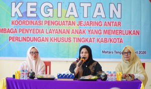 Ketua TP PKK Kota Tidore Kepulauan Hj. Rahmawati Muhammad Sinen yang juga selaku Ketua Puspaga Kota Tidore menjadi Narasumber dalam Kegiatan Koordinasi dan Sinkronisasi Penguatan Jejaring Antar Lembaga Penyedia Layanan Anak.