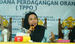 Ketua Tim Penggerak PKK Kota Tidore Kepulauan Hj. Rahmawati Muhammad Sinen menjadi pembicara dalam kegiatan Advokasi dan Sosialisasi Pencegahan Kekerasan Terhadap Perempuan