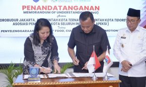 Penandatanganan MoU antara Hotel Borobudur Jakarta, Pemkot Tidore, Ternate dan Apeksi pusat di Ruang Rapat Bapeda Kota Ternate, Rabu siang (1/4/2026)