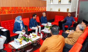 Wali Kota Tidore Kepulauan Muhammad Sinen, SE menyampaikan arahan saat melakukan tatap muka sekaligus Audensi dengan pihak Radio Republik Indonesia (RRI) Ternate di ruang kerja Walikota, Selasa (5/5/2026).