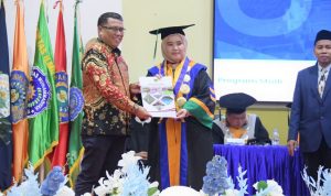 Komitmen Pemerintah Kota Tidore Kepulauan dalam mendukung pengembangan sumber daya manusia di bidang kesehatan kembali ditegaskan melalui penyerahan dokumen hibah lahan kepada Universitas Muhammadiyah Maluku Utara (UMMU), Sabtu (13/6/2026).