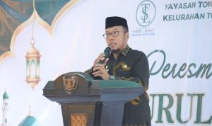 Asisten Sekda Bidang Pemerintahan dan Kesra Kota Tidoe Kepulauan, Rudy Ipaenin, menghadiri peresmian Taman Pendidikan Al-Qur’an (TPQ) Nurul Taqwa di Kelurahan Tomagoba, Kamis (4/6/2026).