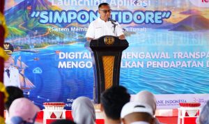 Wali Kota Tidore Kepulauan, Muhammad Sinen saat meluncuran Aplikasi Sistem Membayar Pajak Non Tunai (Simponi Tidore), di Kawasan Wisata Pantai Tugulufa, Rabu (17/6/2026).