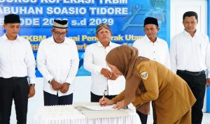 Pelantikan dan pengukuhan Pengurus Koperasi Tenaga Kerja Bongkar Muat (TKBM) Pelabuhan Soasio periode 2026–2029 di Terminal Penumpang Pelabuhan Trikora, Kelurahan Goto, Senin (15/6/2026).