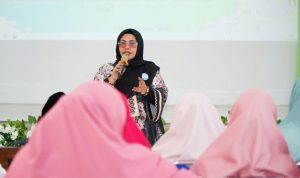 Ketua Tim Penggerak PKK Kota Tidore Kepulauan, Hj. Rahmawati Muhammad Sinen menhadiri peringatan Tahun Baru Islam 1448 Hijriah di Aula Dinas Pendidikan Kota Tidore Kepulauan, Senin (15/6/2026).