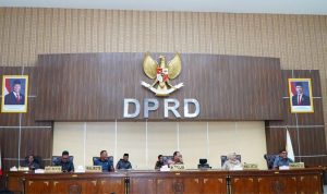 Rapat Paripurna ke-10 Masa Persidangan III Tahun 2025/2026 di Gedung DPRD Kota Tidore Kepulauan, Senin (13/7/2026).