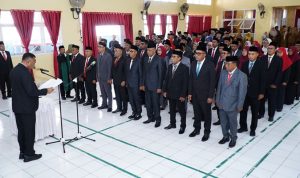 Wali Kota Tidore Kepulauan Muhammad Sinen, SE melantik sekaligus membaca sumpah Jabatan diikuti pejabat yang dilantik pada Upacara Pelantikan dan Pengambilan Sumpah jabatan Pejabat Tinggi Pratama, Administrasi.