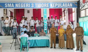 Staf Ahli Wali Kota Bidang Ekonomi, Pembangunan, dan Keuangan, H. Abdul Hakim Adjam, S.IP, M.Si meninjau langsung Operasi Katarak pada Kegiatan Bakti Sosial Operasi Katarak